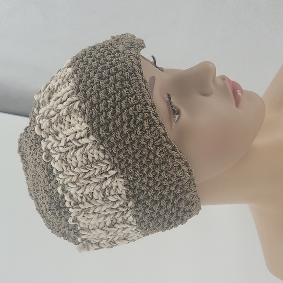 Bundle of Women's Hat Beanies - Picture 6 of 7